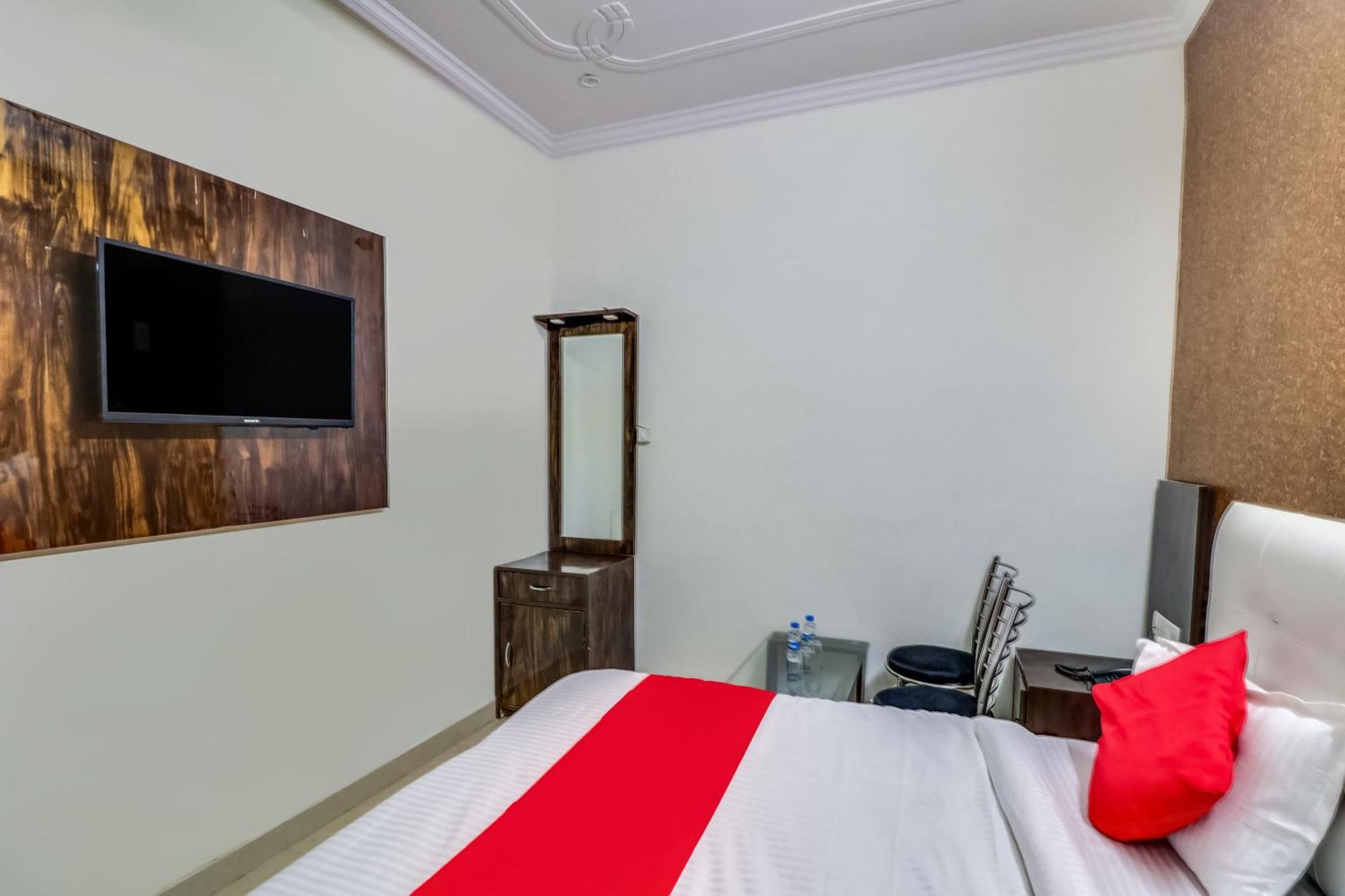 Hotel O Rodstar Chinhat Екстериор снимка