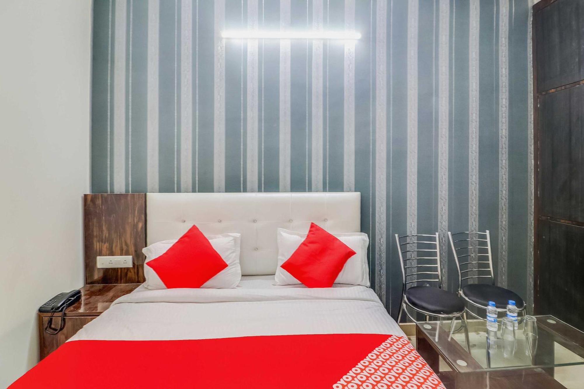 Hotel O Rodstar Chinhat Екстериор снимка