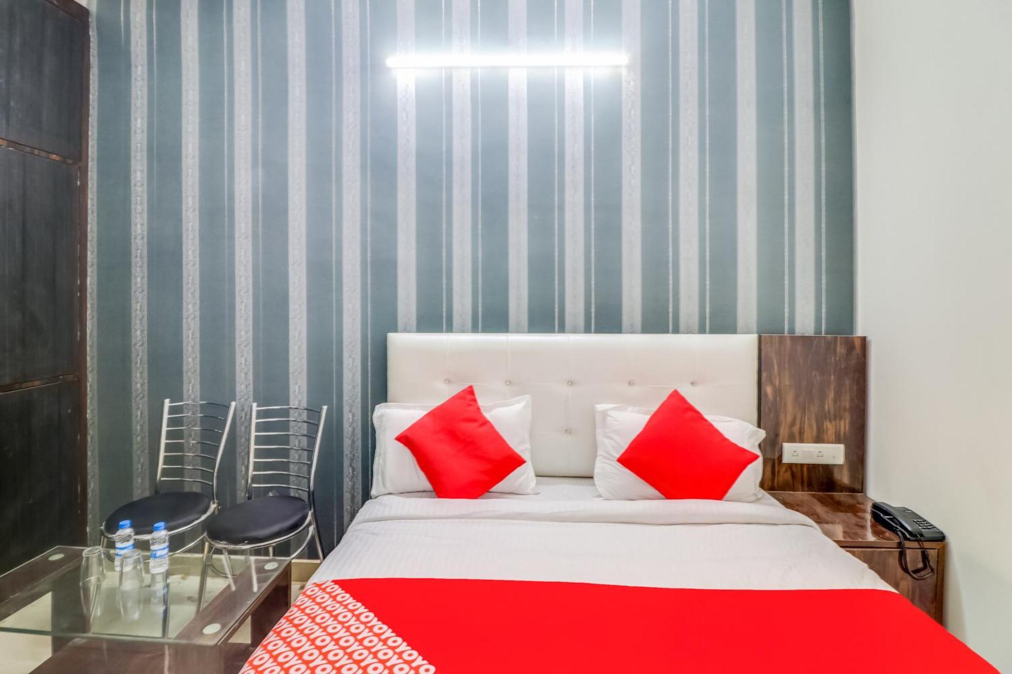 Hotel O Rodstar Chinhat Екстериор снимка